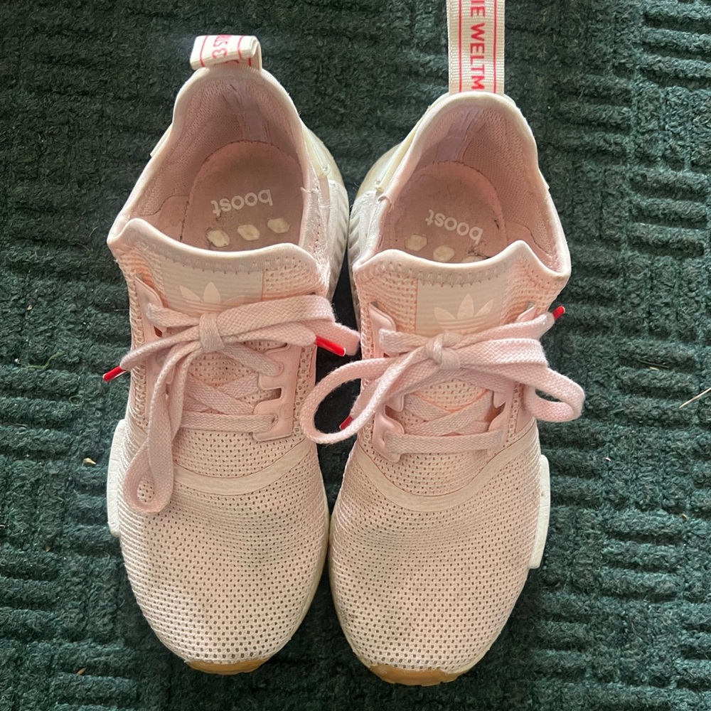 Adidas Boost - pale pink